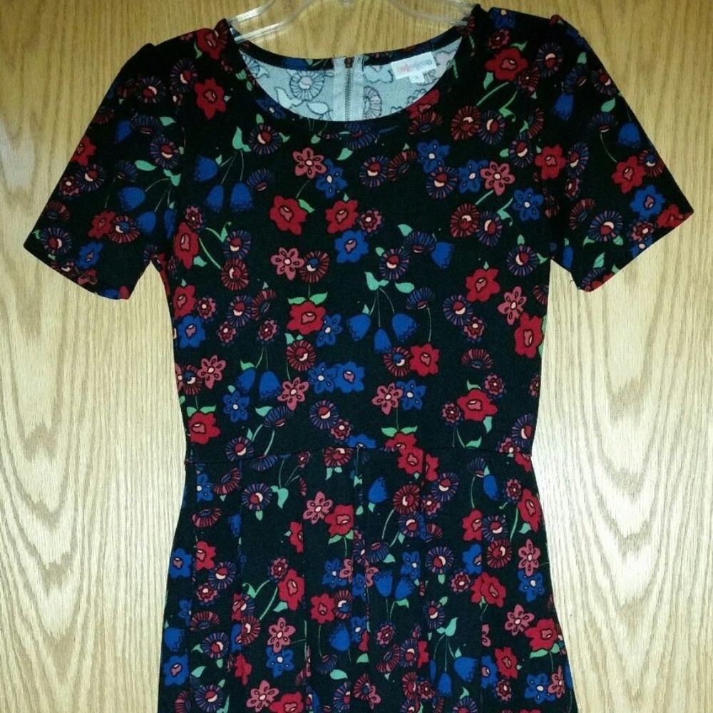 Lularoe black floral amelia pockets dress small